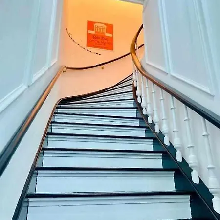 Open Door Loft בית הארחה Ponta Delgada